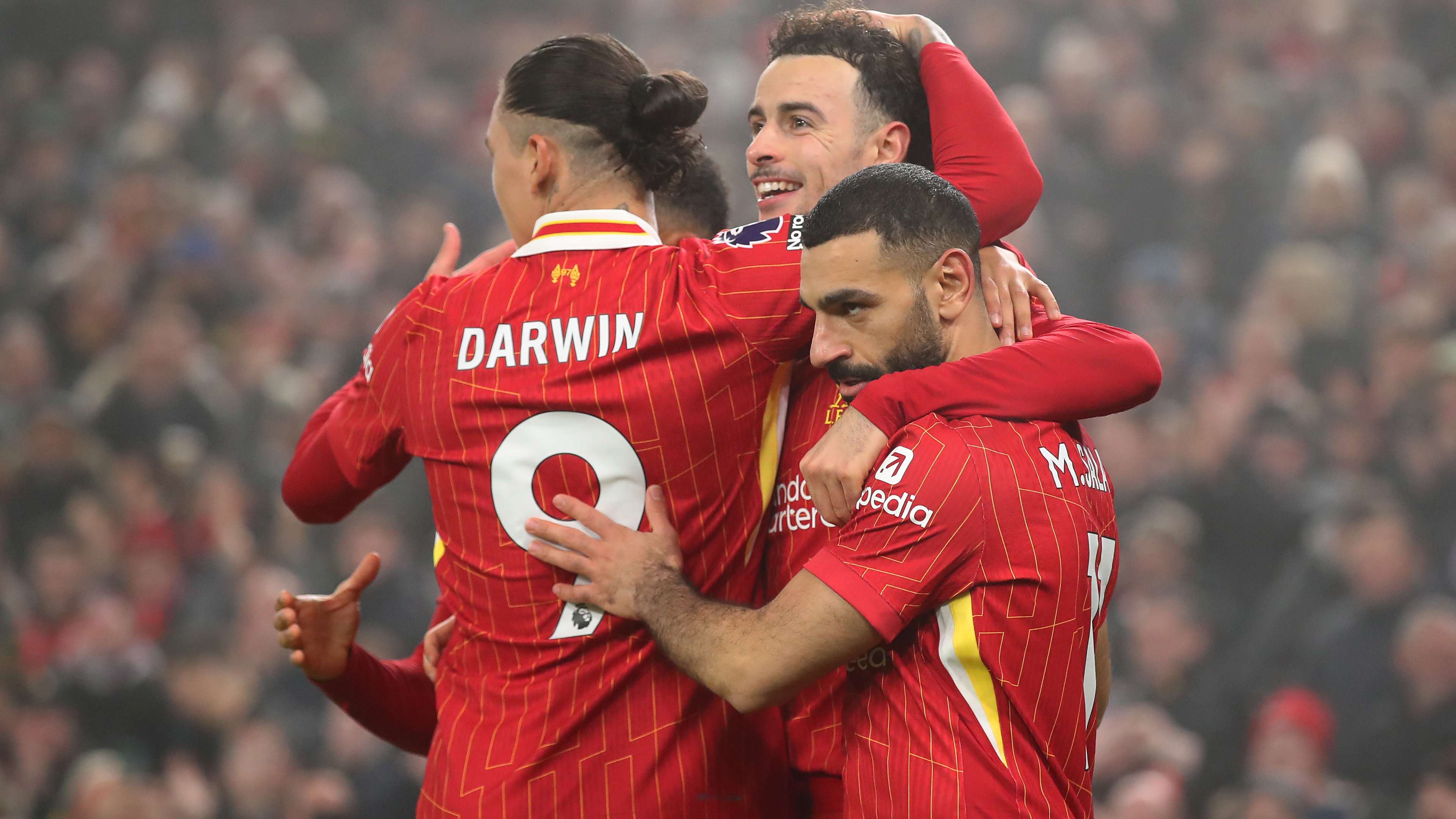 也肩负着球 也肩负着球